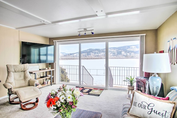 Sandpoint Vacation Rental | 1BR | 1BA | 700 Sq Ft | Stairs Required to Enter