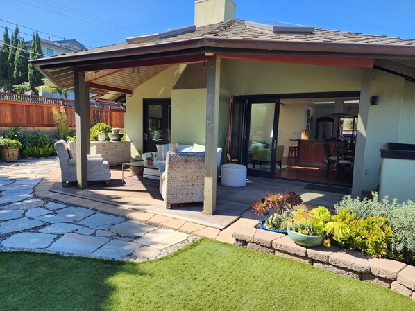 Large south facing veranda.