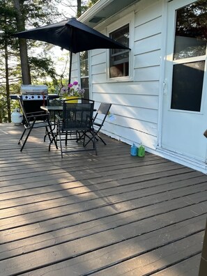 Deck with full family sized BBQ. 
