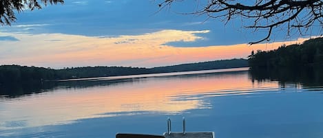 Get away! , peace, and tranquility 
Private Dock. Lakefront property.