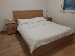 Schlafzimmer 1