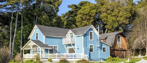 Annie`s Beach House - Historic vacation rental on the Mendocino coast