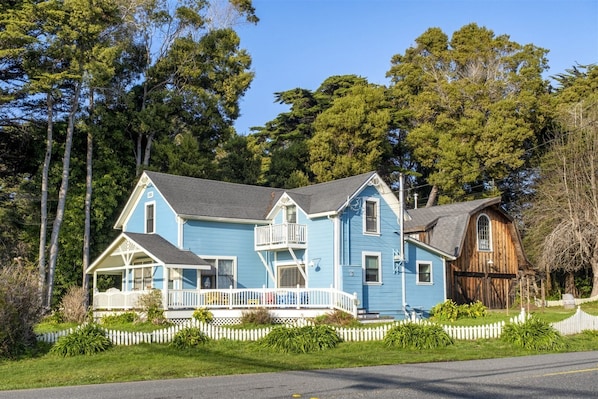 Annie`s Beach House - Historic vacation rental on the Mendocino coast
