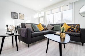 Furnishings patterns/colors/styles and unit views/level may vary.