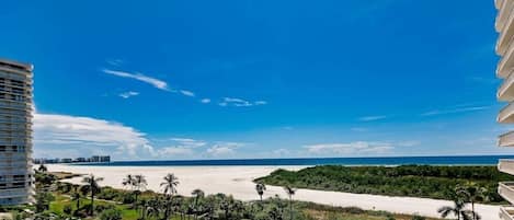 Vista para a praia ou o mar