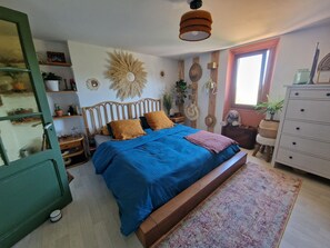 MASTER ROOM