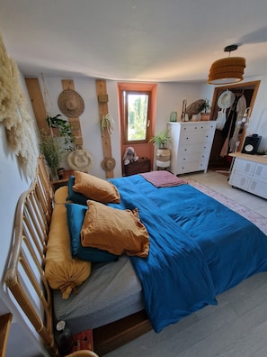 MASTER ROOM