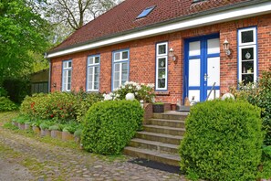 Außenseite Ferienhaus [Sommer]