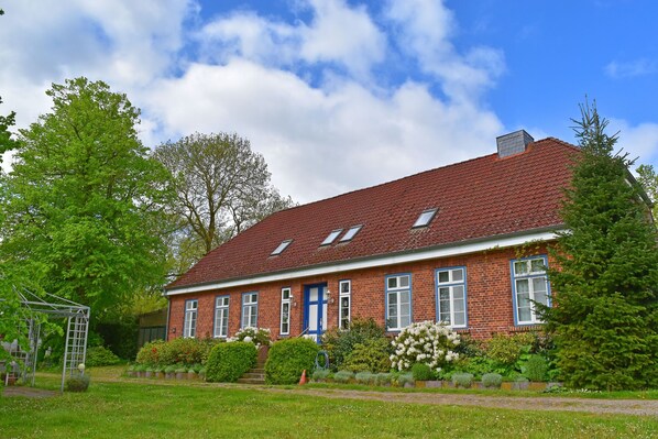 Außenseite Ferienhaus [Sommer]
