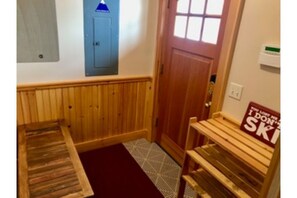 Entry way mud room