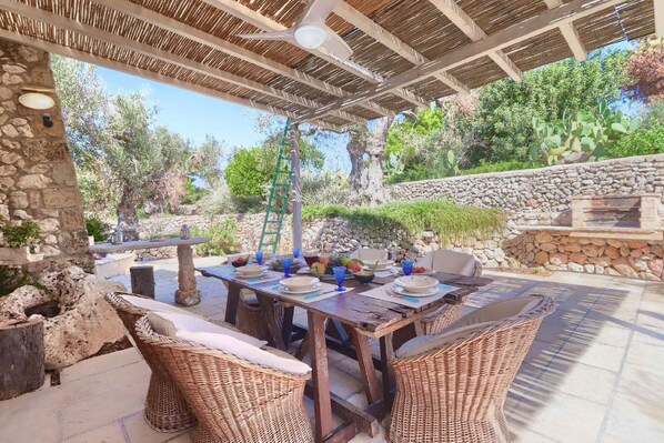 Outdoor dining