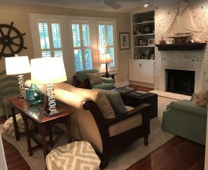 Main Cottage Living Room 