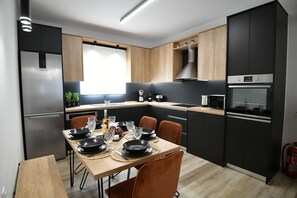 Olive Forest Villa- Fully equipped kitchen with dining table for 6 people