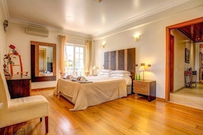 Villa Daisy image
