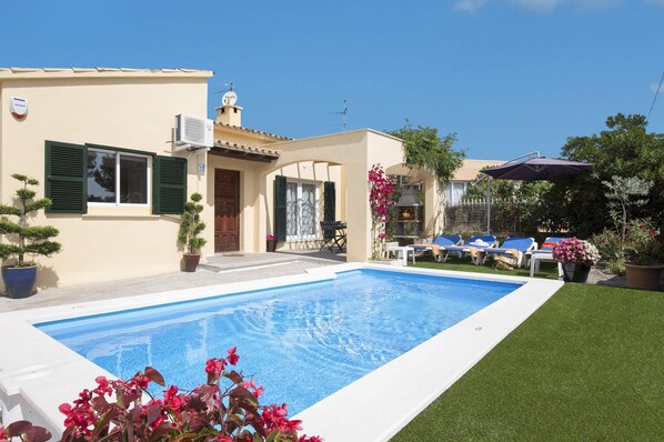 Villa Oleanda image
