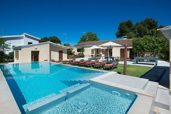 Villa Oms image