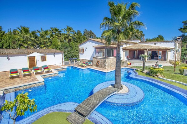 Villa Pinos image