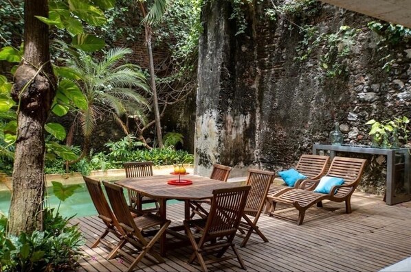 Outdoor dining