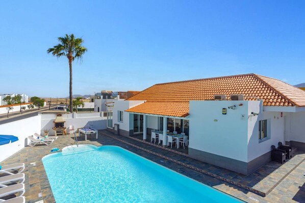 Villa Esmeralda image