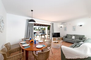 Villa Papagayo image