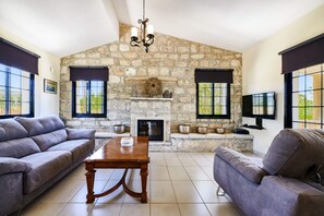 Villa Theo Sapphire image