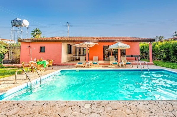 Villa Poppy image