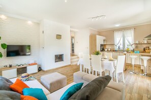 Villa Ladonja image
