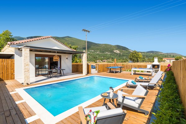 Villa Maira Azalea image