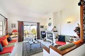 Villa Maisie image