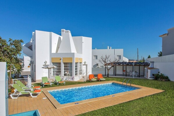 Villa Leonor image