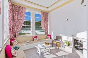 Villa Leonor image