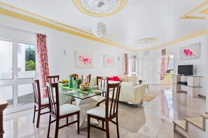 Villa Leonor image