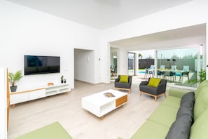 Villa La Nueva image