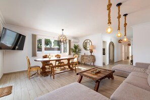 Villa Leona Carmen image