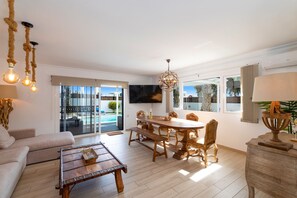 Villa Leona Carmen image