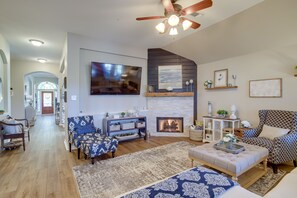 Living Room | Dogs Welcome w/ Fee