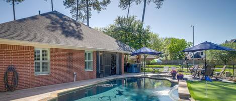 Spring Vacation Rental | 4BR | 2.5BA | 2,700 Sq Ft | 1 Step to Enter