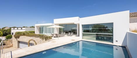 Contemporary Tavira Villa | 2 Bedrooms | Casa Henna | Modern Furnishings