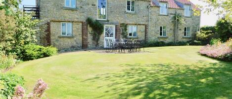 The Granary sleeps 8 (max 7 adults)