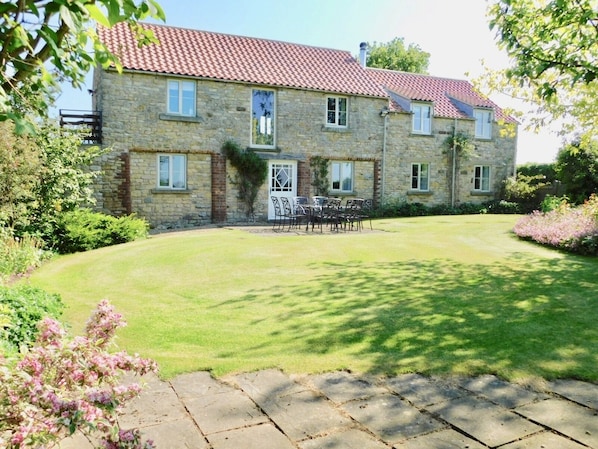 The Granary sleeps 8 (max 7 adults)