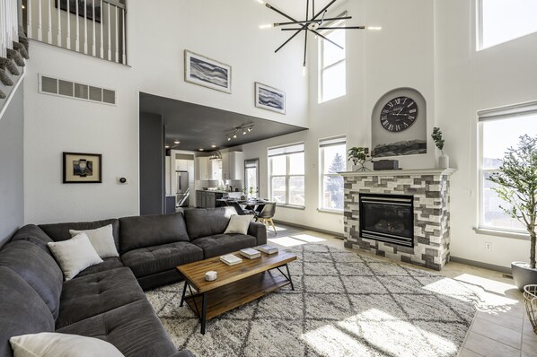 Living Room with gas fireplace, cathedral ceiling, & view of Green Mountain.