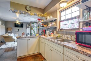 Kitchen | Dishware & Flatware | Drip Coffee Maker | Toaster