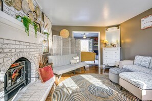 Living Room | Twin Futon | Free WiFi | Central A/C & Heating