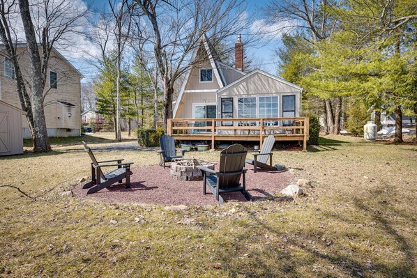 Pocono Summit Vacation Rental | 2BR | 2BA | 840 Sq Ft | Half Step to Enter