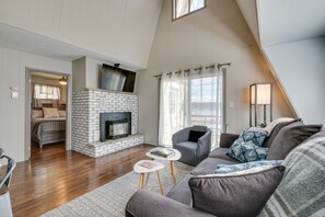 Living Room | 1st Floor | Fireplace | Smart TV