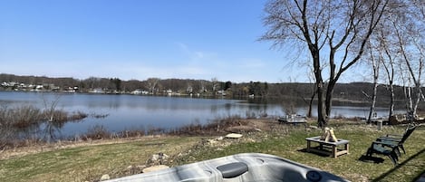 Sparkling private hot tub, open year-round, with a beautiful panoramic view