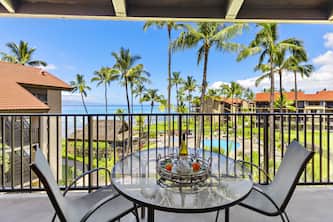 Ocean view 3bd condo with tropical vibes and A/C