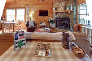 Living Room | Smart TV | Gas Fireplace