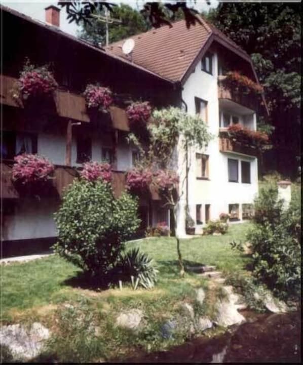 Nr. 2.1 Ferienwohnung Rotkelchen, 33qm, 1 Schlafraum, 2 Erw. + 1 Kind