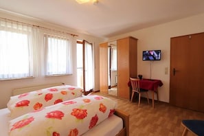 Nr. 2.1 Ferienwohnung Rotkelchen, 33qm, 1 Schlafraum, 2 Erw. + 1 Kind